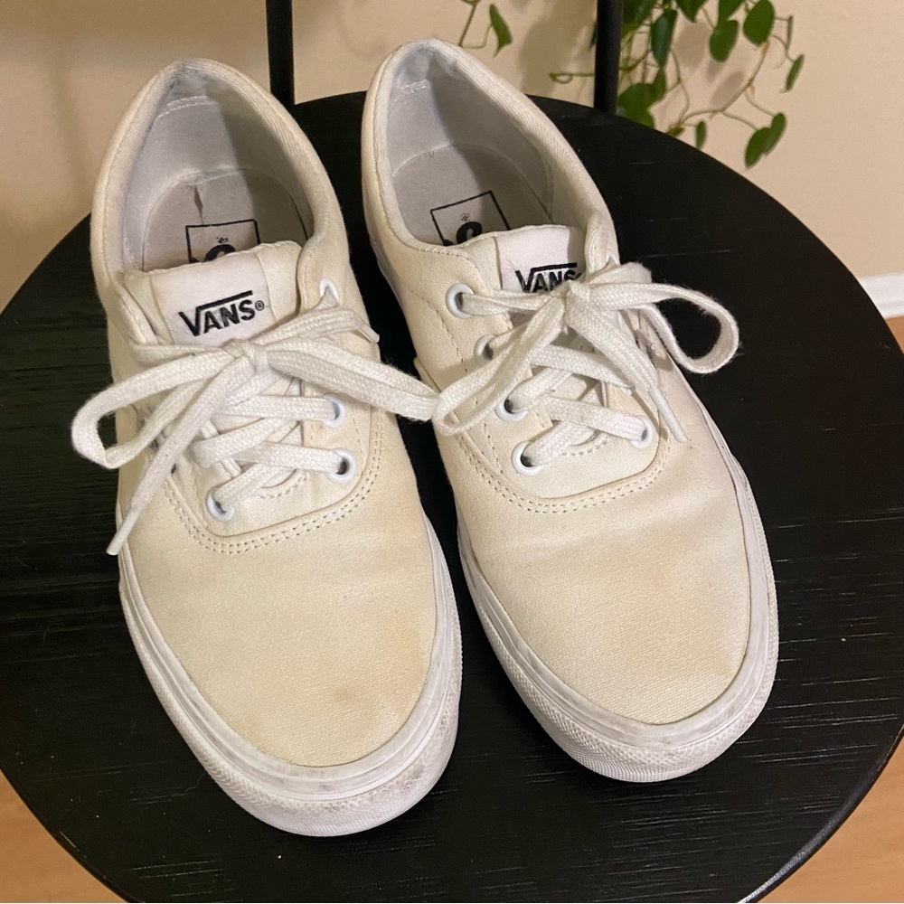 White Vans Low Top Classic Women 6.5 Doheny Style